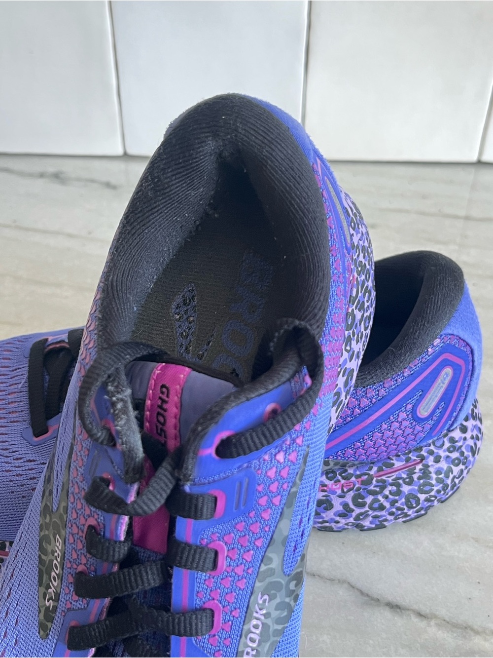 BROOKS GHOST 14 PURPLE LEOPARD RUNNING SHOE SNEAKER SZ 8 - Picture 4 of 13